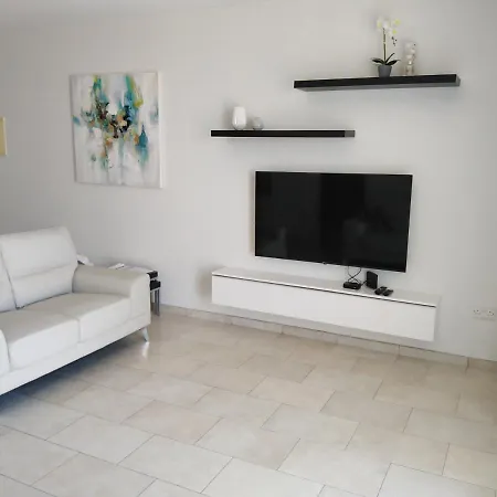 Kato Apartament *