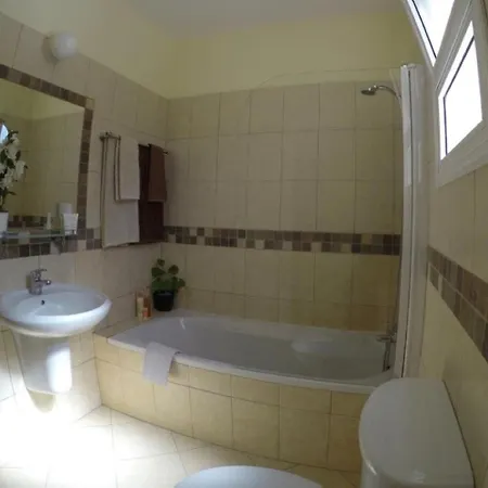 Kato Apartament *