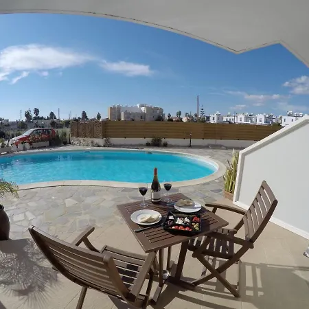 Kato Apartamento *