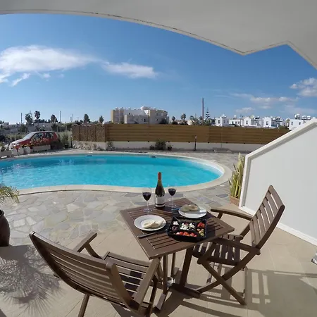 Kato Apartamento *