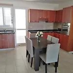 Kato Apartman *