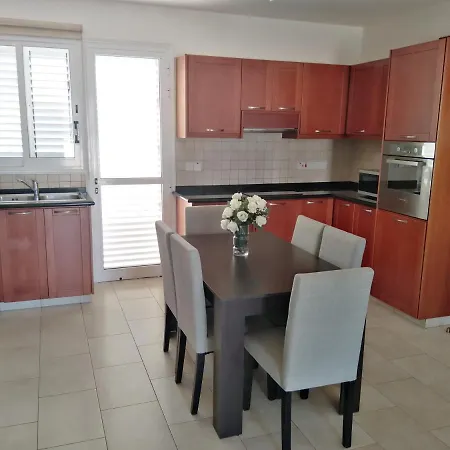 Kato Appartement *